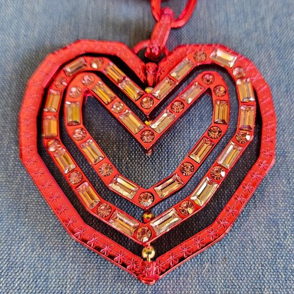 ❤️🏩Betsey Johnson 3-D HEART Statement Necklace - NWT🏩❤️ - Picture 14 of 16